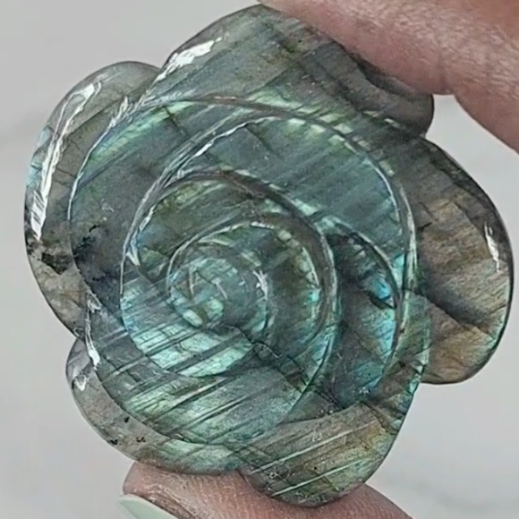 Labradorite Rose Carving | Intuition • Transformation • Mystical Protection - Picture 8 of 9